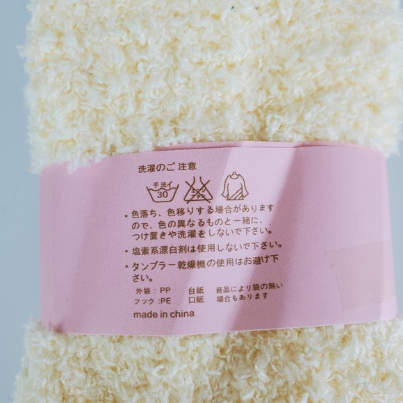 Yingzifeiwu fuzzy socks NWT - Picture 4 of 4